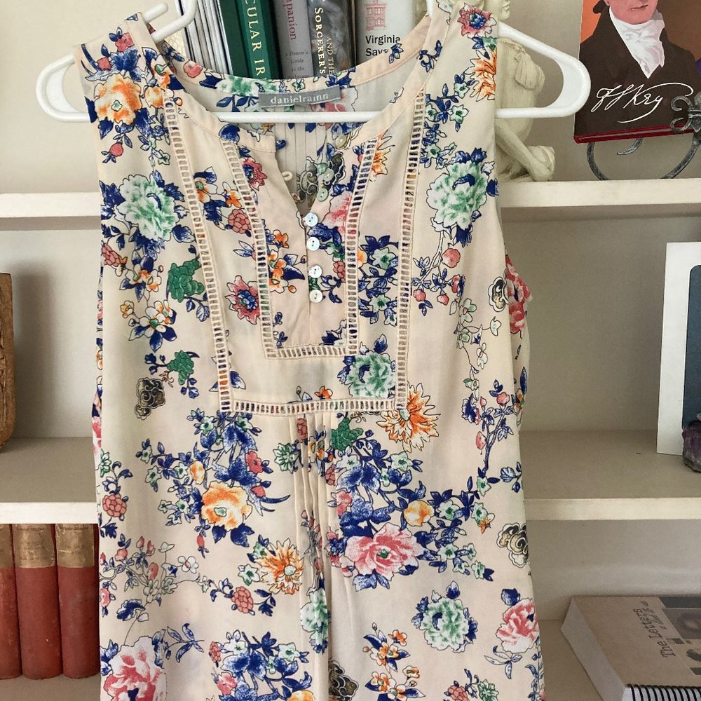Daniel Rainn Cream Floral Sleeveless Blouse – Size S
